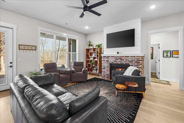 9 Whithorn Circle, Bella Vista, AR 72715