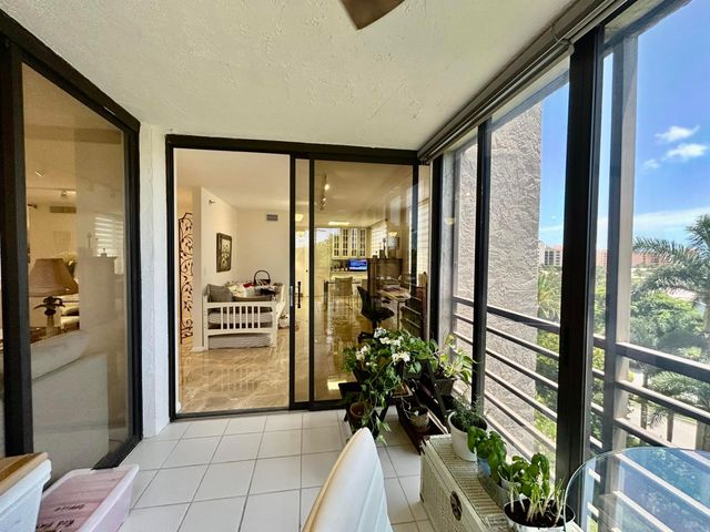 7568 Regency Lake Drive 602, Boca Raton, FL 33433
