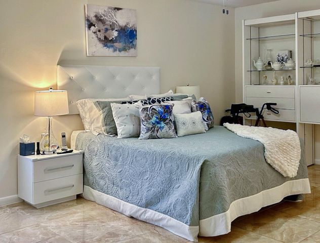 7568 Regency Lake Drive 602, Boca Raton, FL 33433