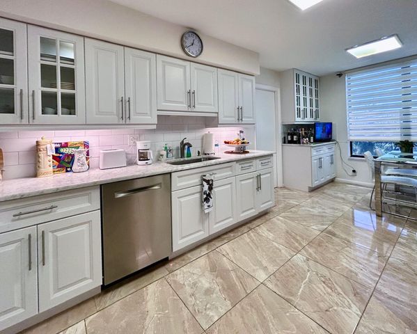 7568 Regency Lake Drive 602, Boca Raton, FL 33433