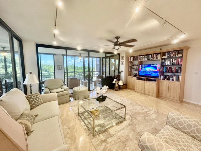 7568 Regency Lake Drive 602, Boca Raton, FL 33433