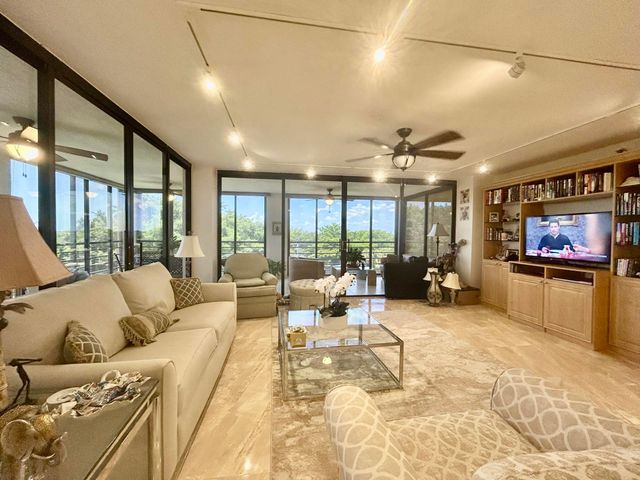 7568 Regency Lake Drive 602, Boca Raton, FL 33433