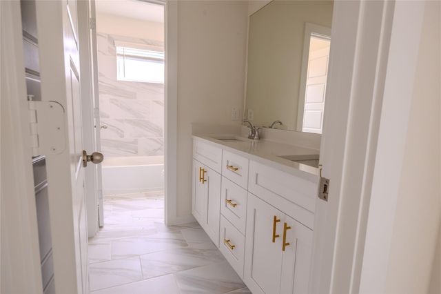 2403 Outpost Canyon Drive, Iowa Colony, TX 77583