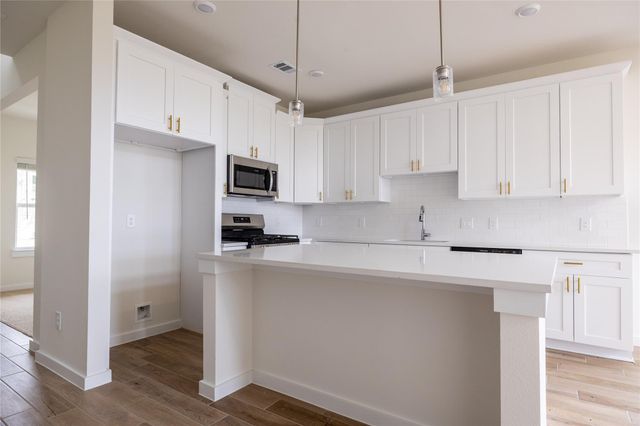 2403 Outpost Canyon Drive, Iowa Colony, TX 77583