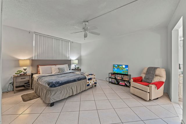 5700 NW 2ND Avenue 708, Boca Raton, FL 33487