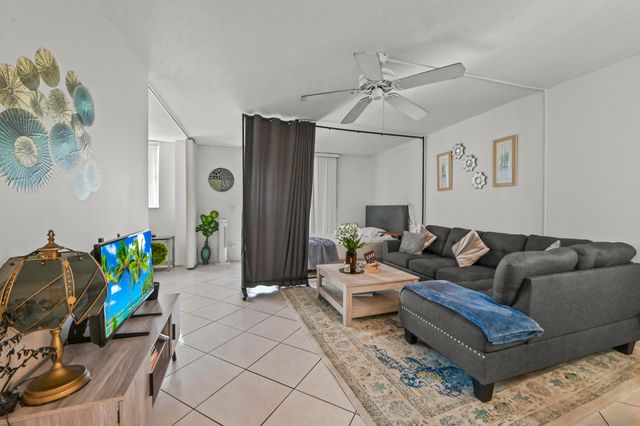 5700 NW 2ND Avenue 708, Boca Raton, FL 33487