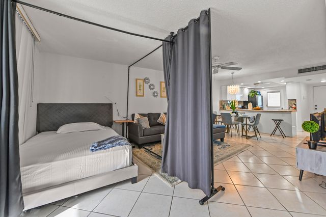 5700 NW 2ND Avenue 708, Boca Raton, FL 33487