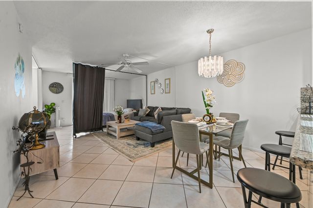 5700 NW 2ND Avenue 708, Boca Raton, FL 33487