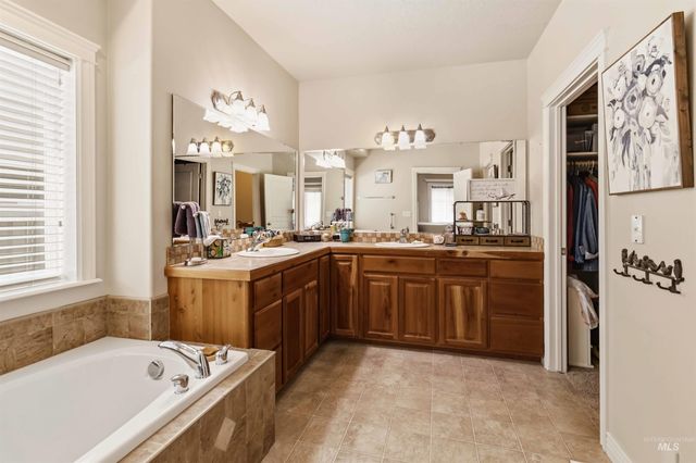 9701 W Penhurst Drive, Star, ID 83669