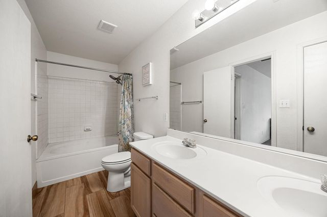 166 Kristen DR, Kyle, TX 78640