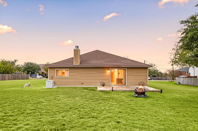 166 Kristen DR, Kyle, TX 78640