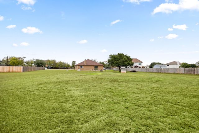 166 Kristen DR, Kyle, TX 78640