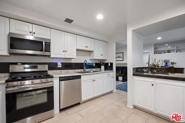 15325 Magnolia Boulevard 108, Sherman Oaks, CA 91403