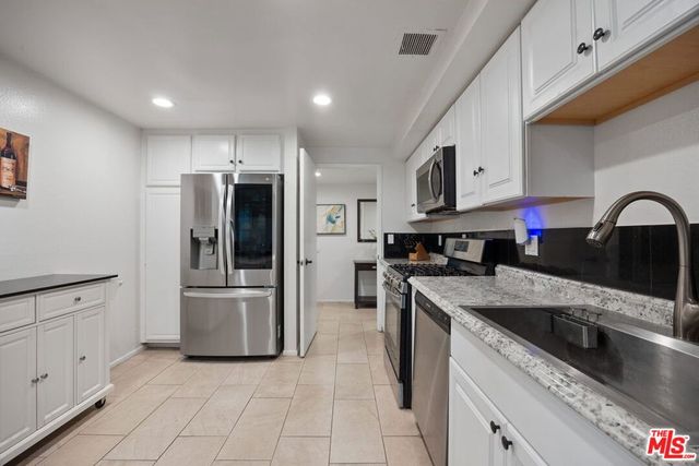 15325 Magnolia Boulevard 108, Sherman Oaks, CA 91403