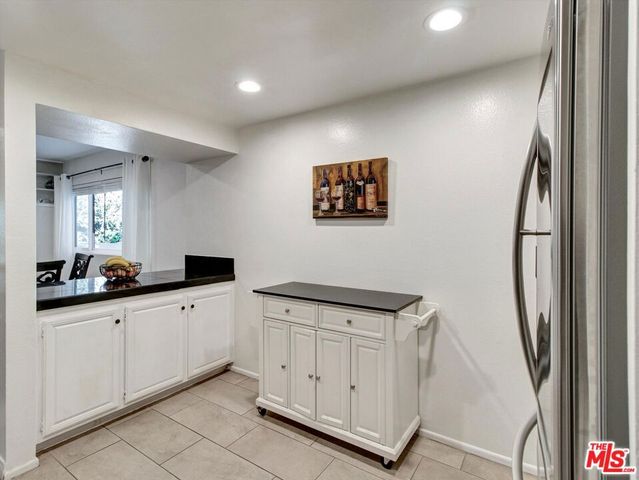 15325 Magnolia Boulevard 108, Sherman Oaks, CA 91403