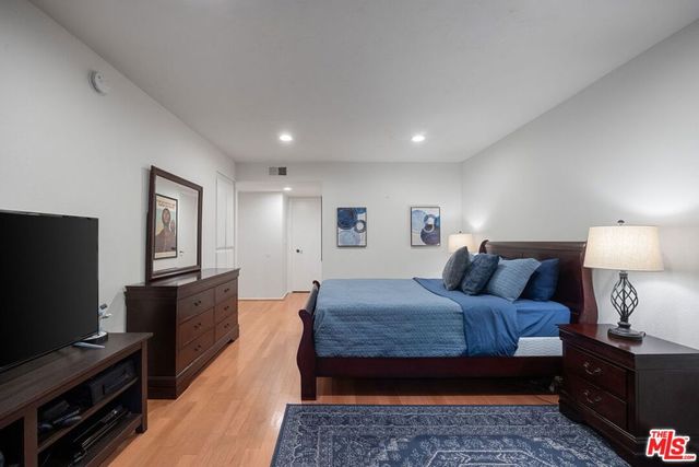 15325 Magnolia Boulevard 108, Sherman Oaks, CA 91403