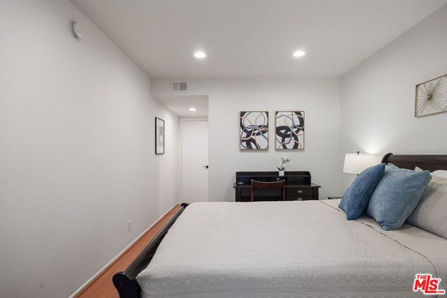 15325 Magnolia Boulevard 108, Sherman Oaks, CA 91403