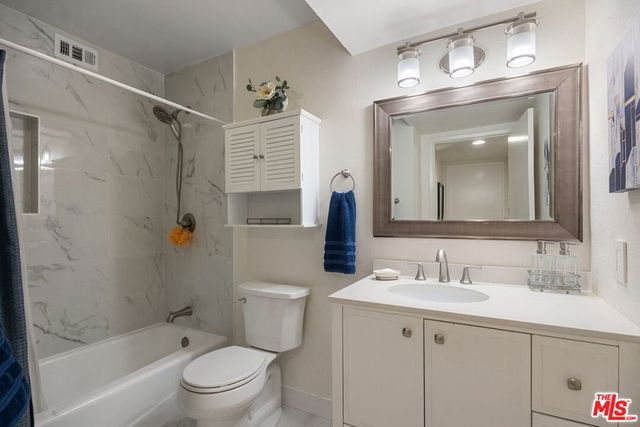 15325 Magnolia Boulevard 108, Sherman Oaks, CA 91403