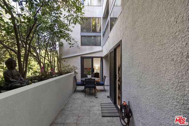 15325 Magnolia Boulevard 108, Sherman Oaks, CA 91403