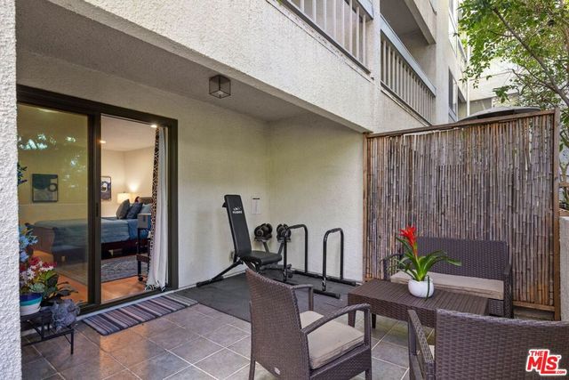 15325 Magnolia Boulevard 108, Sherman Oaks, CA 91403