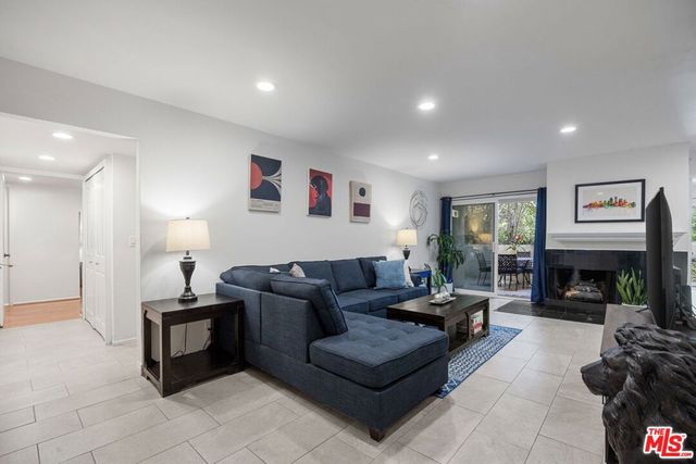 15325 Magnolia Boulevard 108, Sherman Oaks, CA 91403