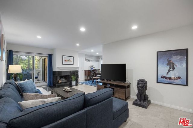 15325 Magnolia Boulevard 108, Sherman Oaks, CA 91403