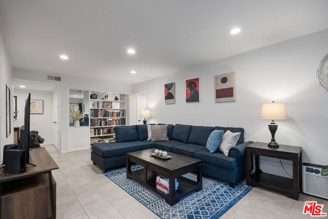 15325 Magnolia Boulevard 108, Sherman Oaks, CA 91403