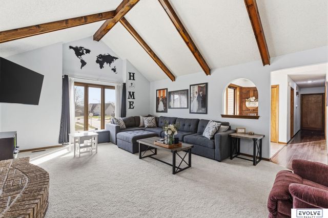 6118 S 91st Avenue, Ralston, NE 68127