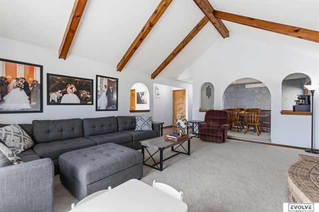 6118 S 91st Avenue, Ralston, NE 68127