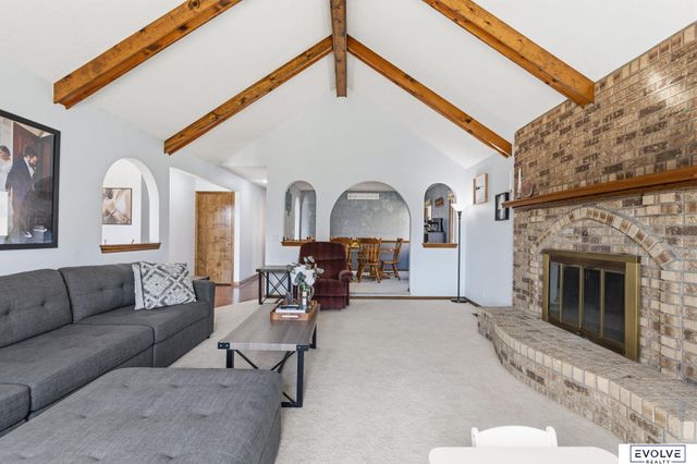 6118 S 91st Avenue, Ralston, NE 68127