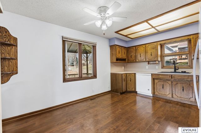 6118 S 91st Avenue, Ralston, NE 68127