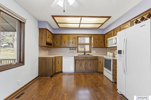 6118 S 91st Avenue, Ralston, NE 68127