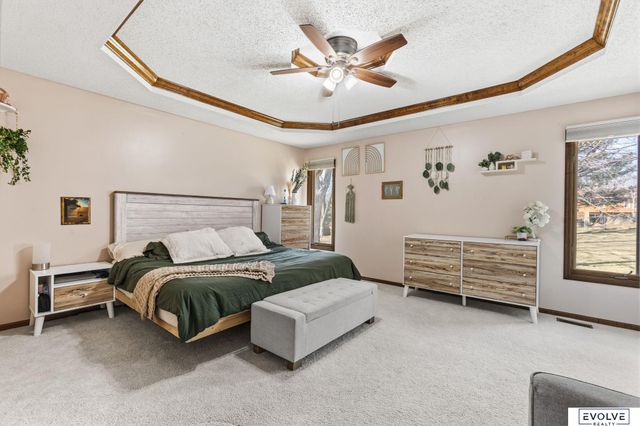 6118 S 91st Avenue, Ralston, NE 68127