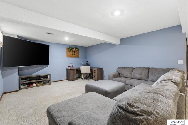 6118 S 91st Avenue, Ralston, NE 68127