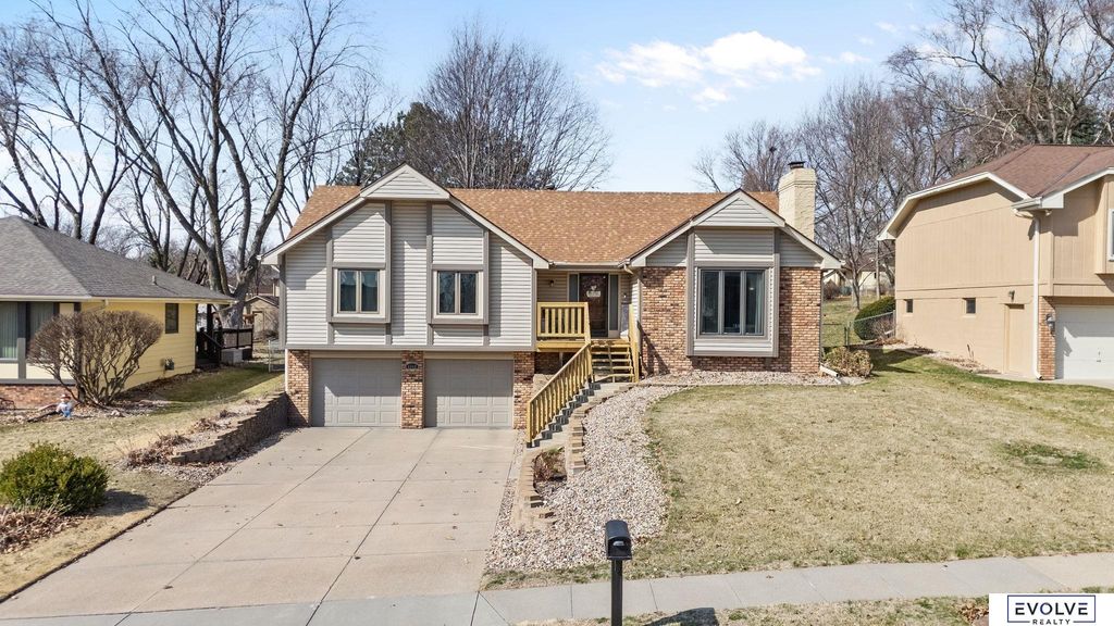 6118 S 91st Avenue, Ralston, NE 68127