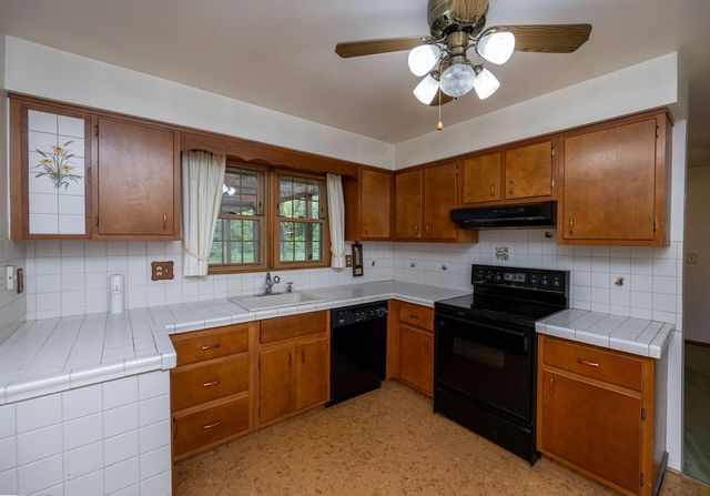 111 Patricia Dr, Big Beaver, PA 15010