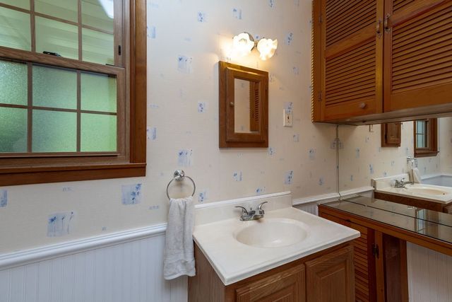 111 Patricia Dr, Big Beaver, PA 15010