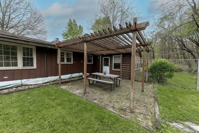 111 Patricia Dr, Big Beaver, PA 15010
