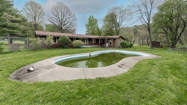 111 Patricia Dr, Big Beaver, PA 15010