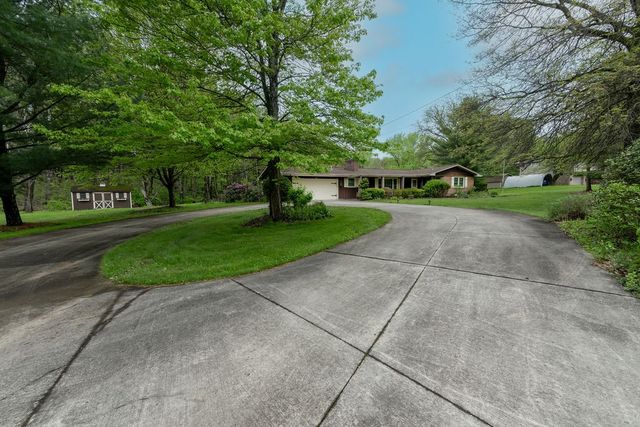 111 Patricia Dr, Big Beaver, PA 15010