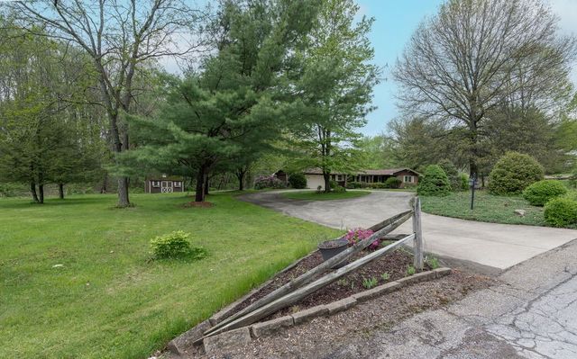 111 Patricia Dr, Big Beaver, PA 15010