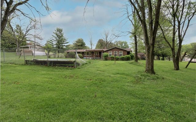 111 Patricia Dr, Big Beaver, PA 15010
