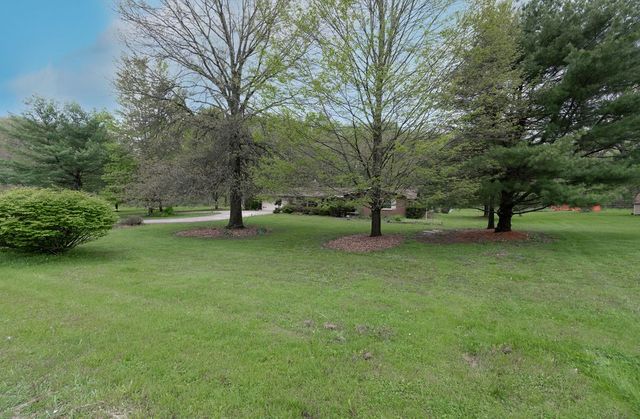 111 Patricia Dr, Big Beaver, PA 15010