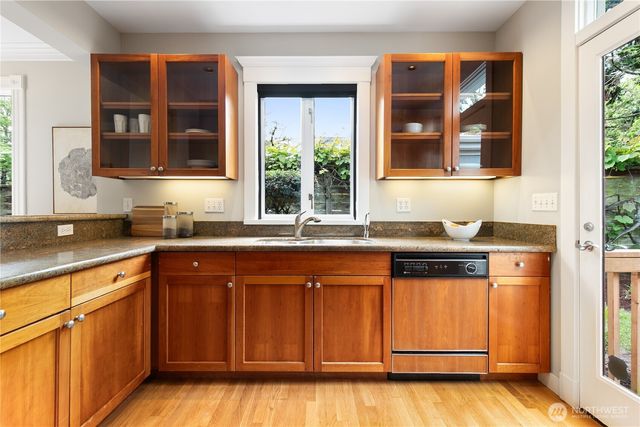 2202 E John Street, Seattle, WA 98112