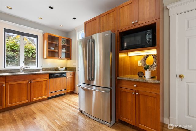 2202 E John Street, Seattle, WA 98112