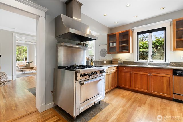 2202 E John Street, Seattle, WA 98112