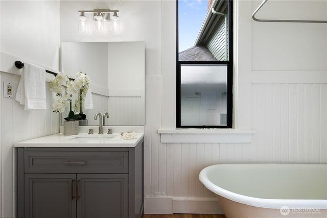 2202 E John Street, Seattle, WA 98112