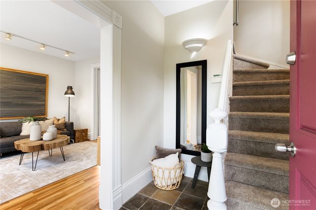2202 E John Street, Seattle, WA 98112