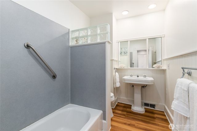 2202 E John Street, Seattle, WA 98112