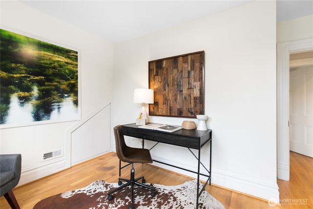 2202 E John Street, Seattle, WA 98112